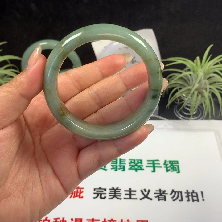 翡翠未镶嵌手镯42