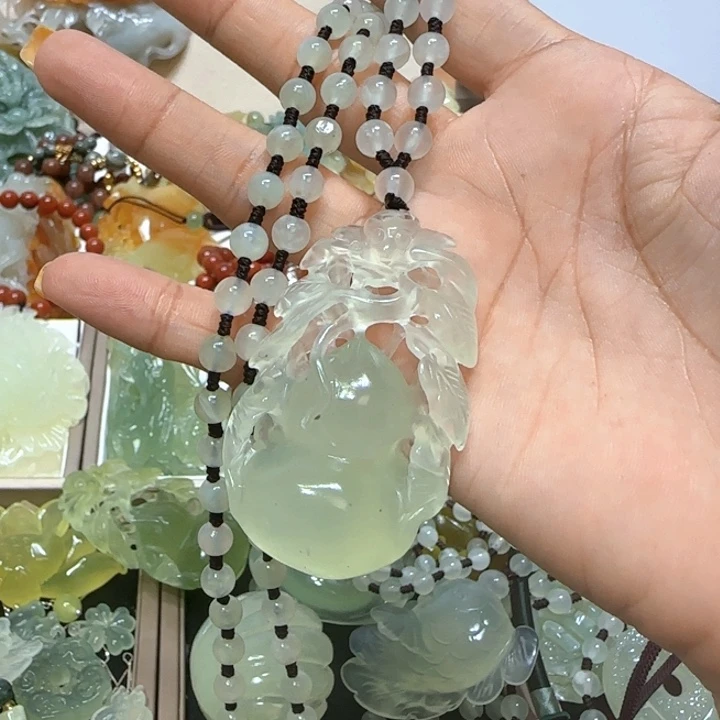 蛇纹石玉未镶嵌吊坠?**鸟