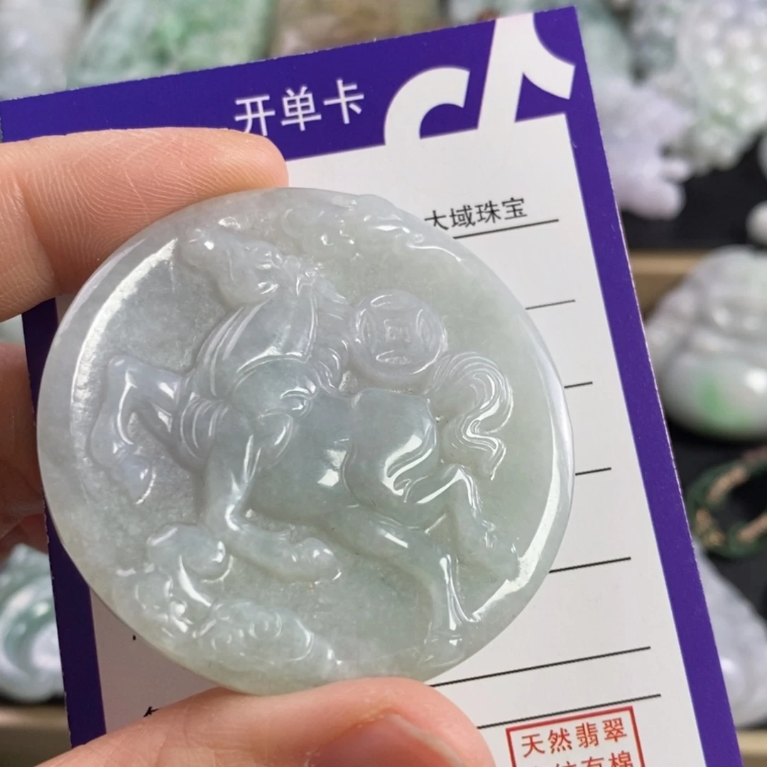 翡翠颈饰未镶嵌马牌