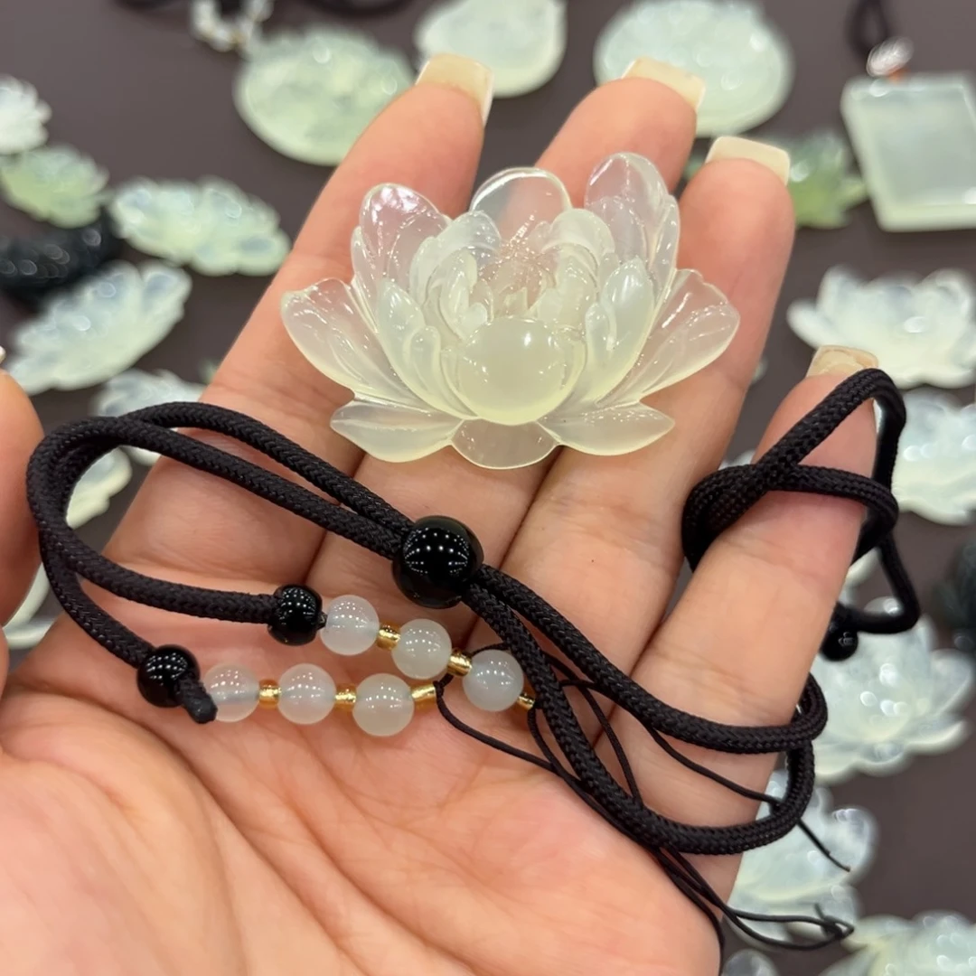 蛇纹石玉未镶嵌吊坠小*妈