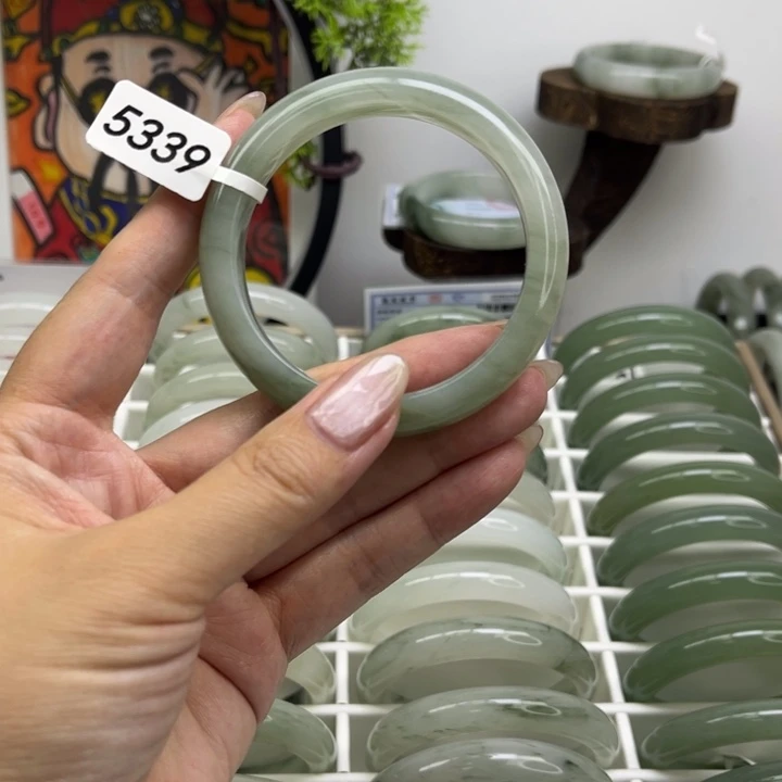 石英质玉未镶嵌手镯5339
