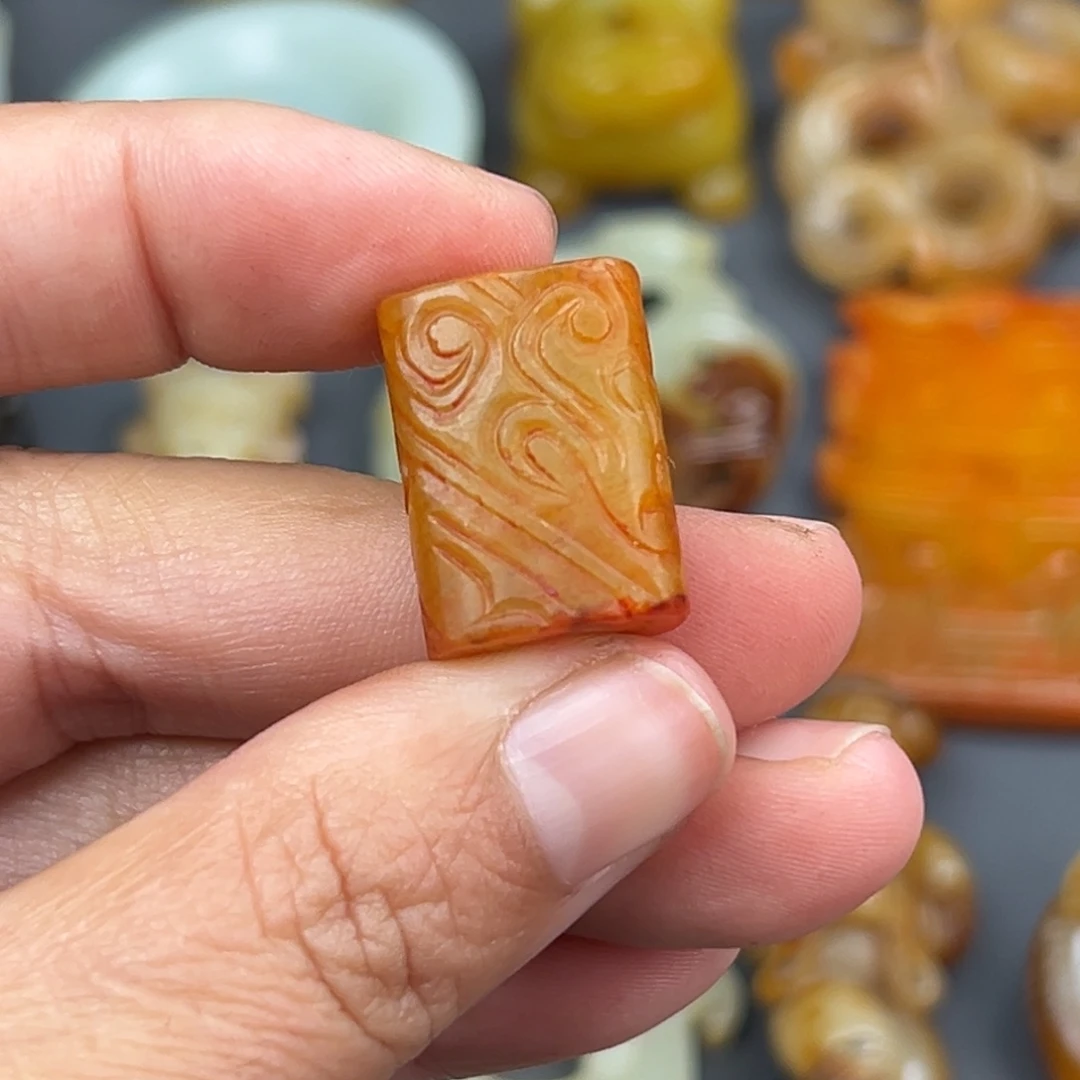 颈饰未镶嵌和田玉（糖玉）