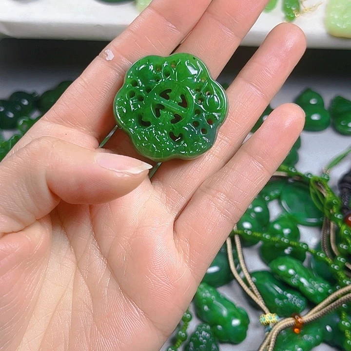 颈饰未镶嵌和田玉A****？