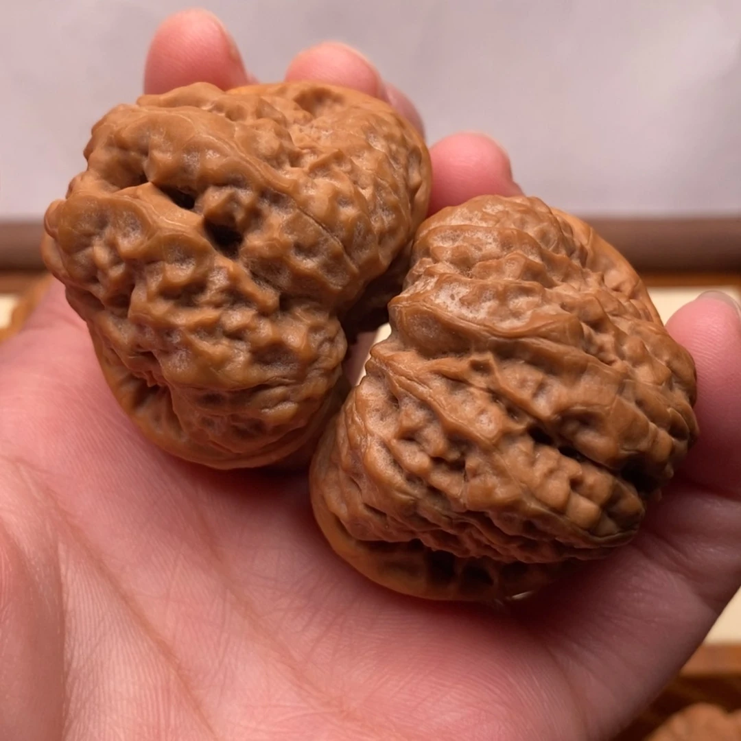 【闪购商品】把件文玩核桃边42左右