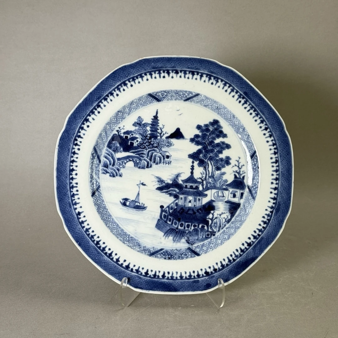 25072771清乾隆青花山水楼阁花口赏盘 直径约24cm A2206