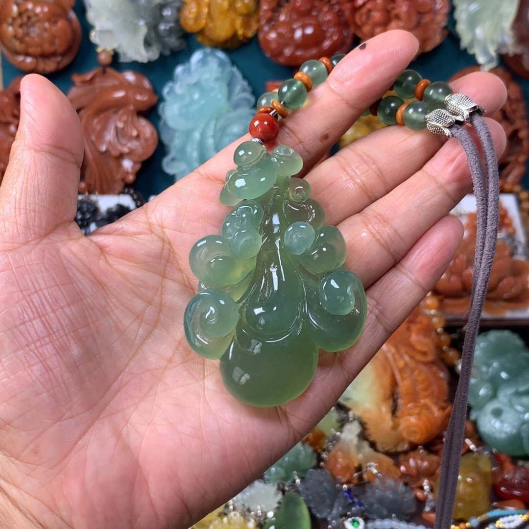 蛇纹石玉未镶嵌挂坠