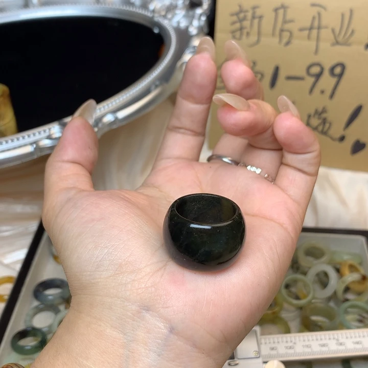 娜***了合金蛇纹石玉戒指