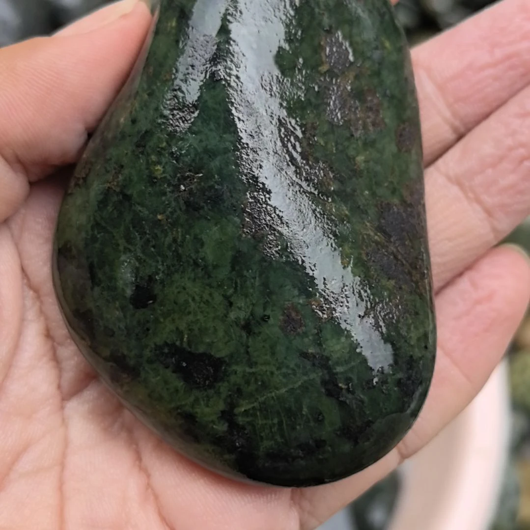 石材绿**山藏玉药王石原石手把件一个