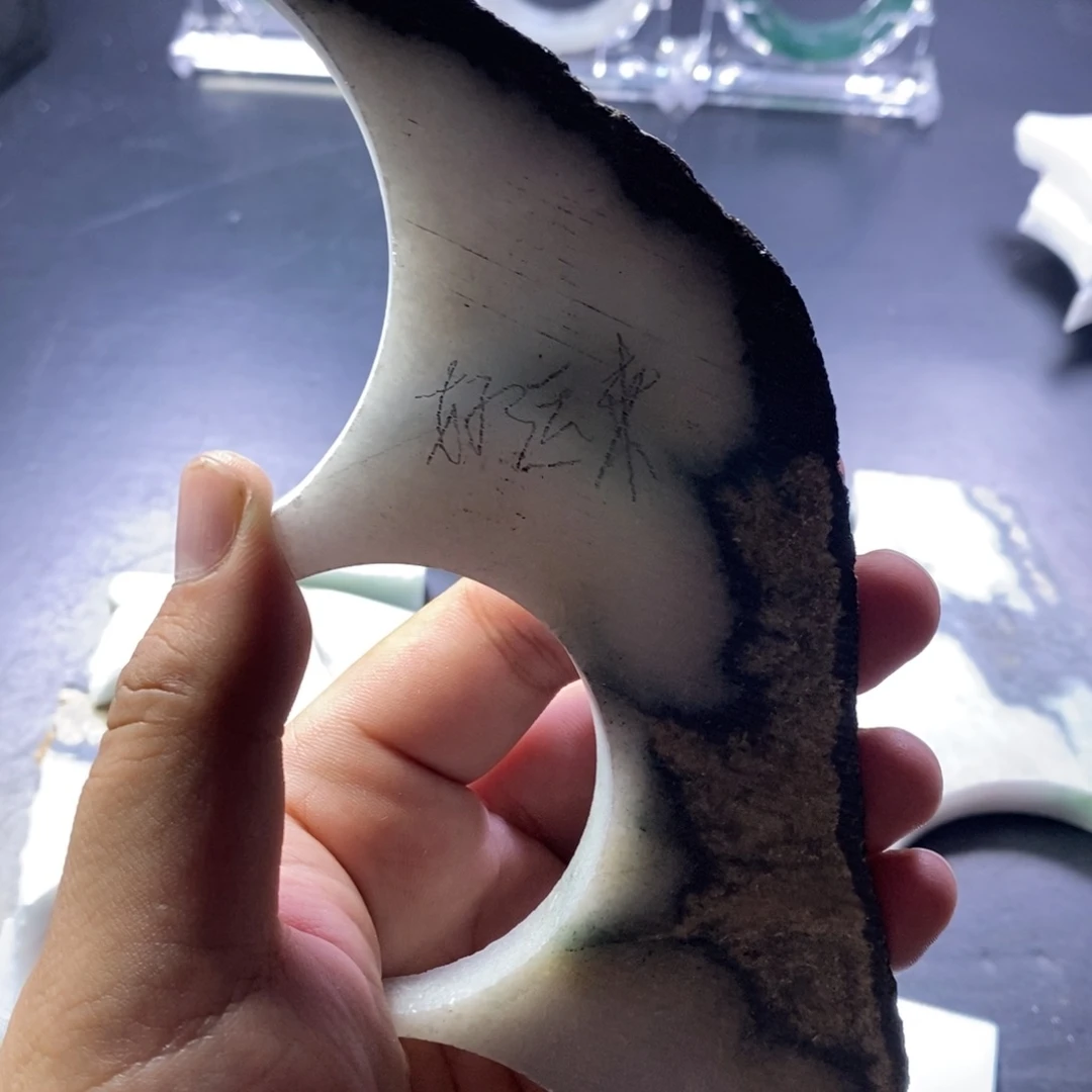 翡翠挂件未镶嵌?****?翡翠