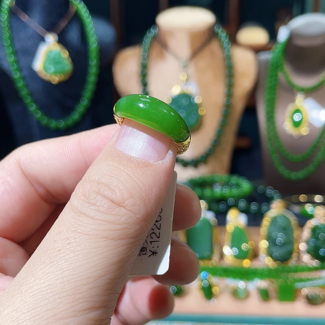 添***术和田玉（糖玉）18K金镶嵌戒指