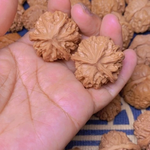 【闪购商品】文玩核桃吊坠A***E三棱37