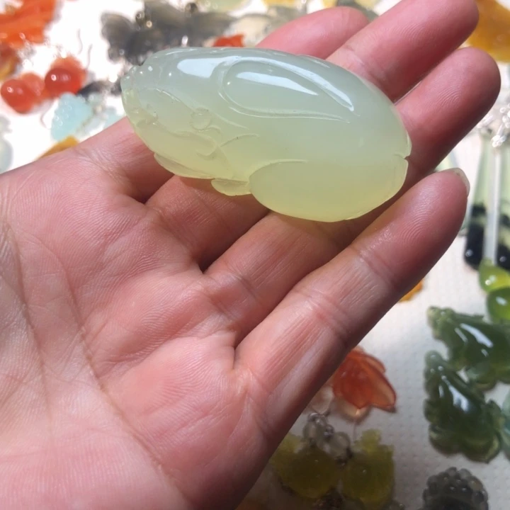 蛇纹石玉未镶嵌耳坠