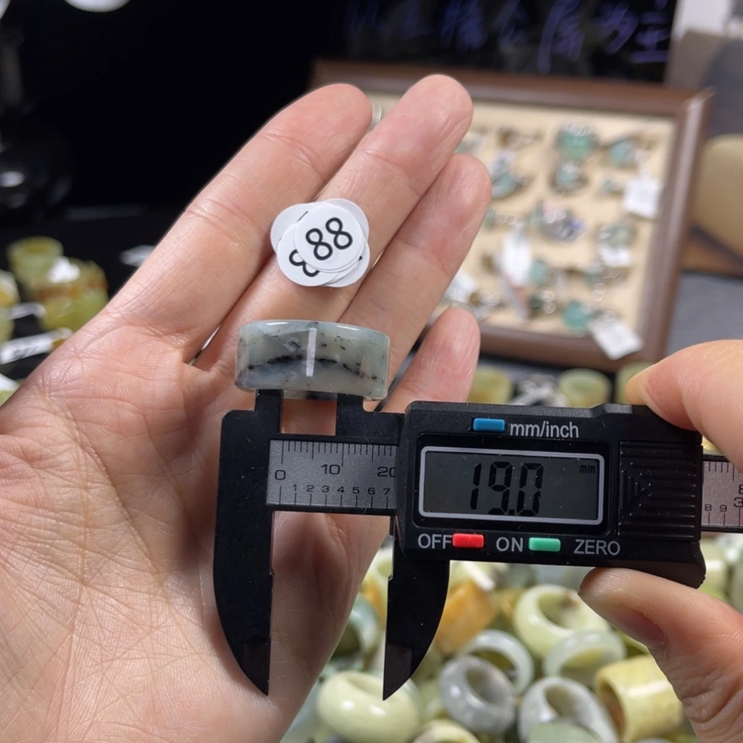 蛇纹石玉未镶嵌戒指