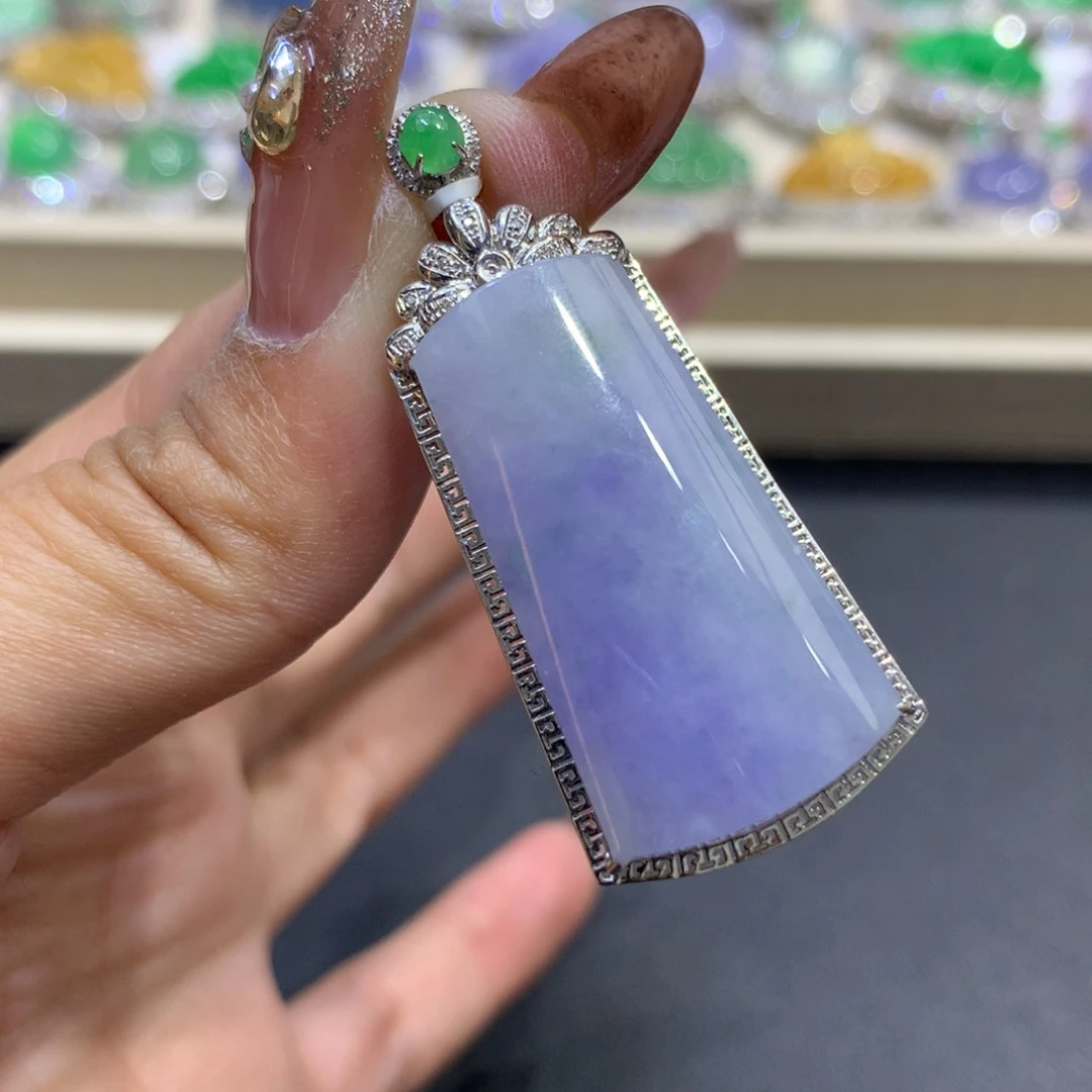 翡翠颈饰18K金镶嵌翡翠