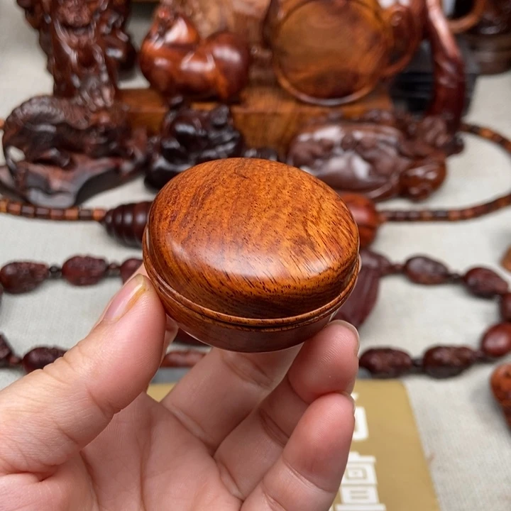 小***食黄花梨/降香黄檀把件33.6克左右