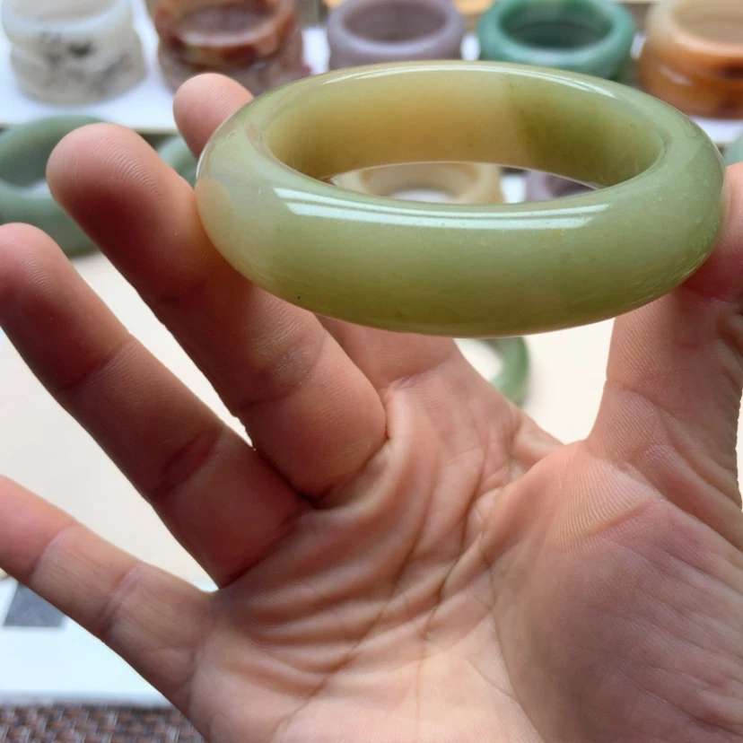 【闪购商品】未镶嵌手镯石英岩玉芬*