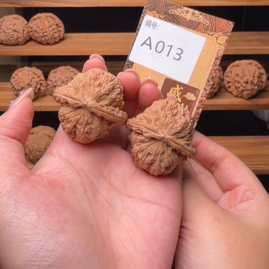 文玩核桃把件a013白狮子4.0+