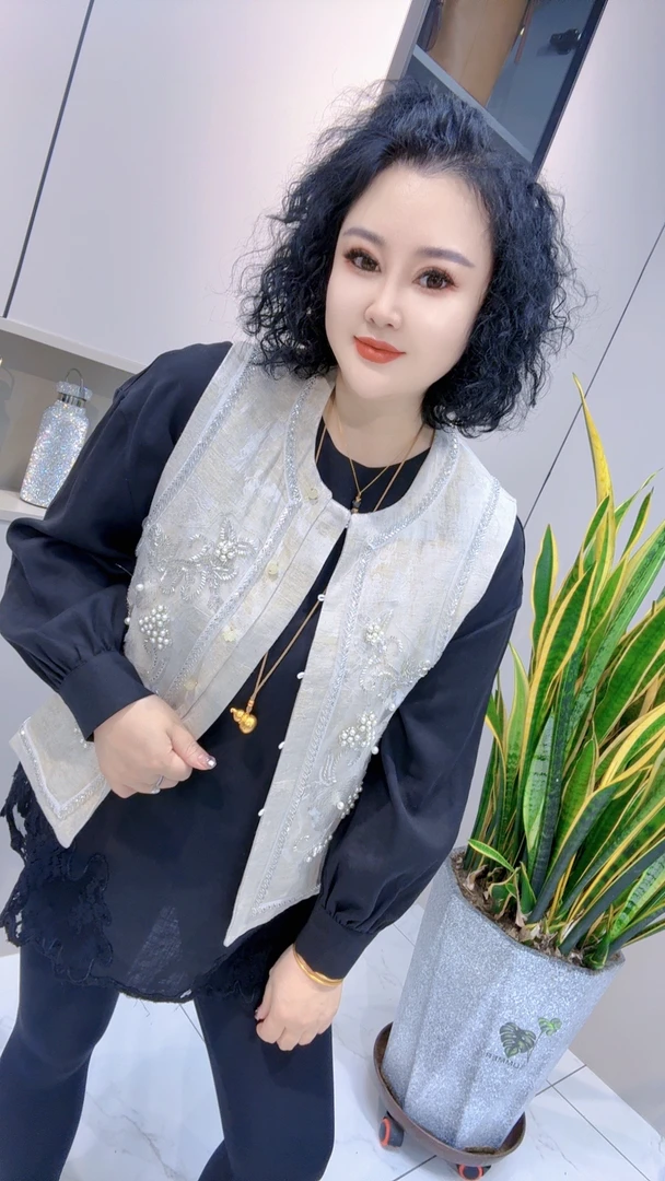 【娟姐精选】9168春季欧货重工灯笼扣欧版时尚马甲