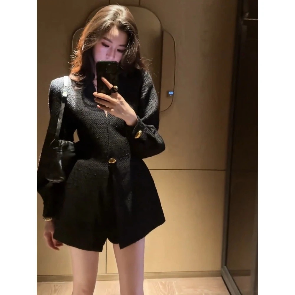 今年流行黑色外套女2025秋季轻奢高级感出席重要场合掐腰百搭上衣