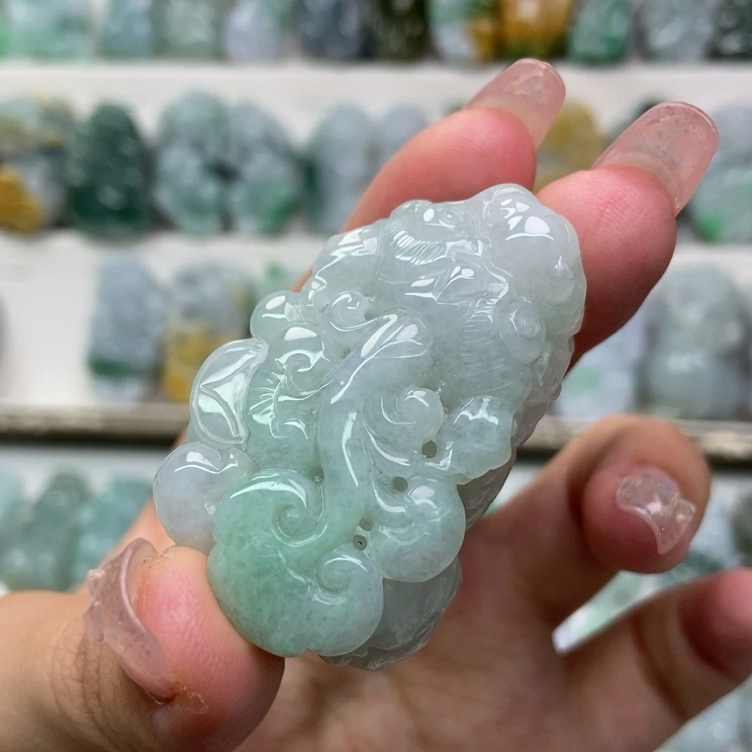 翡翠未镶嵌吊坠(赠链)口含珠