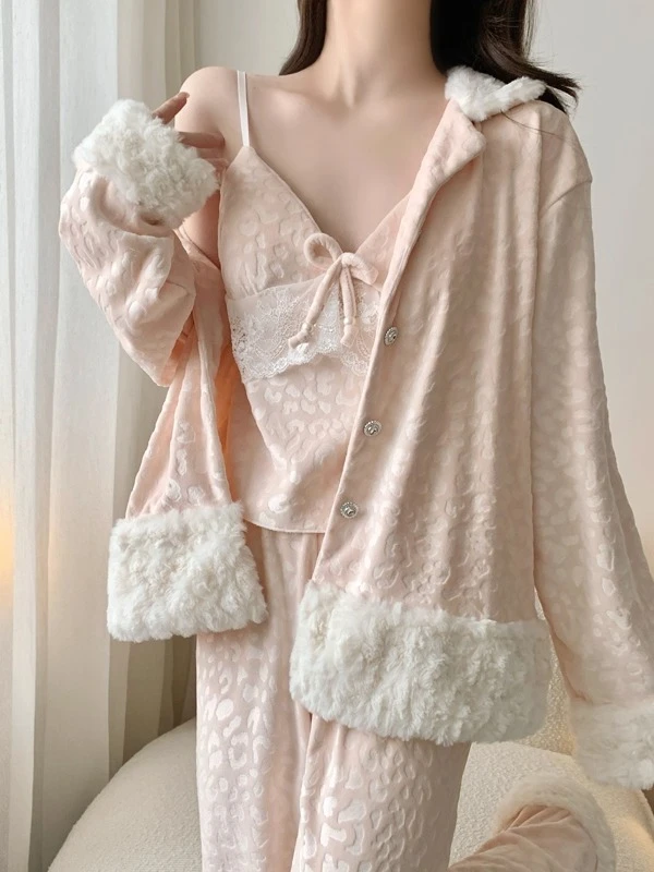 秋冬季保暖薄绒款海岛绒睡衣女款网红甜美性感吊带三件套家居服