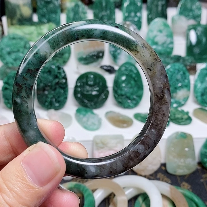 未镶嵌独山玉颈饰