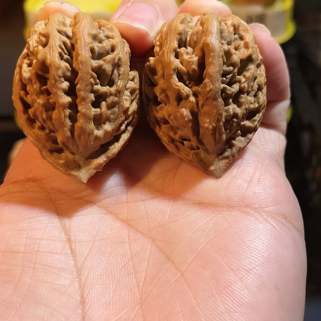 文玩核桃吊坠梅花印