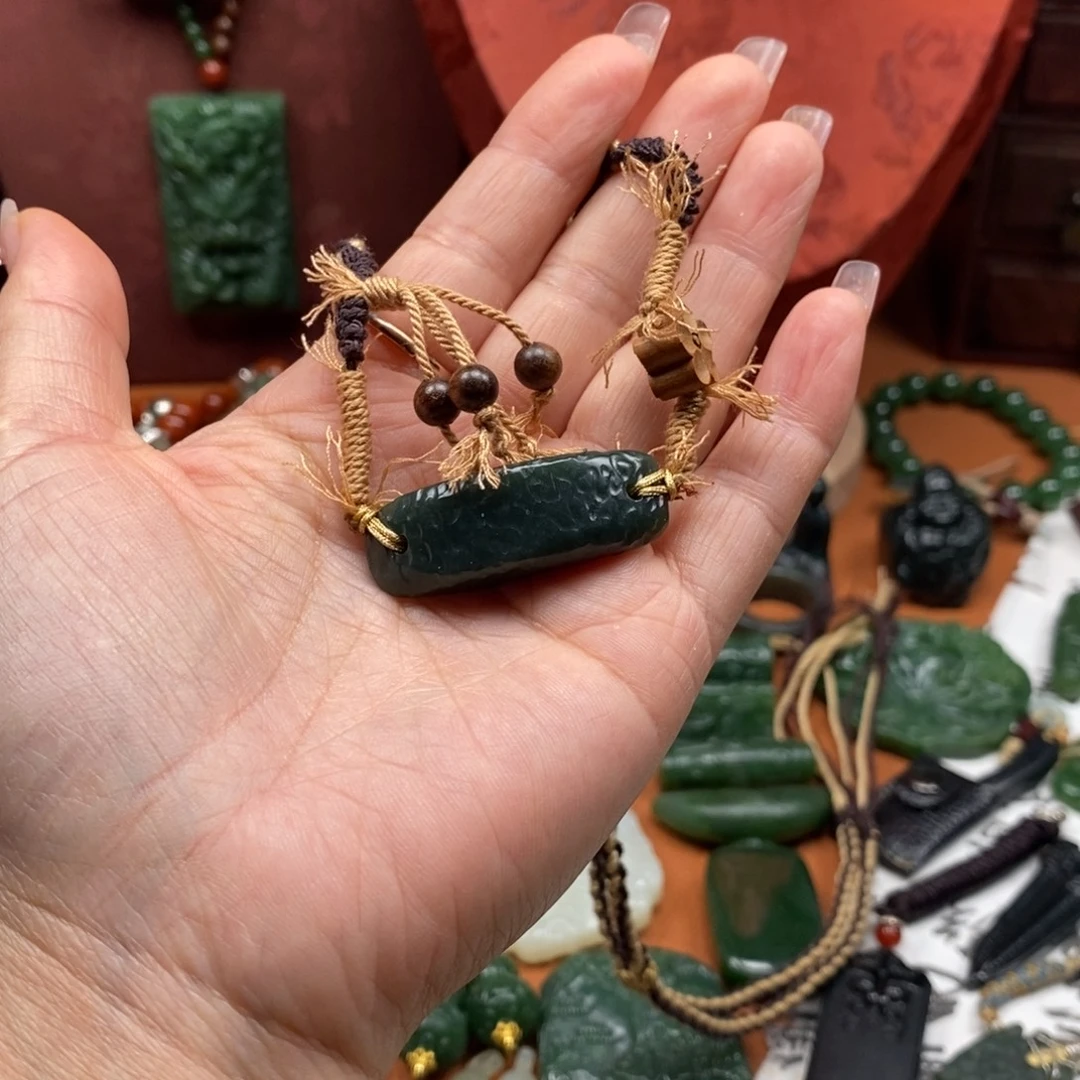 和田玉未镶嵌颈饰