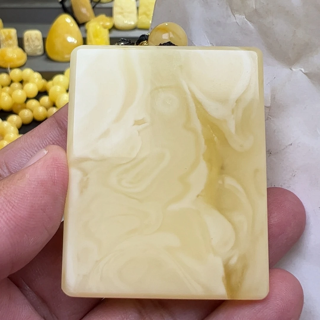 【闪购商品】琥珀裸石未镶嵌无*氏37克