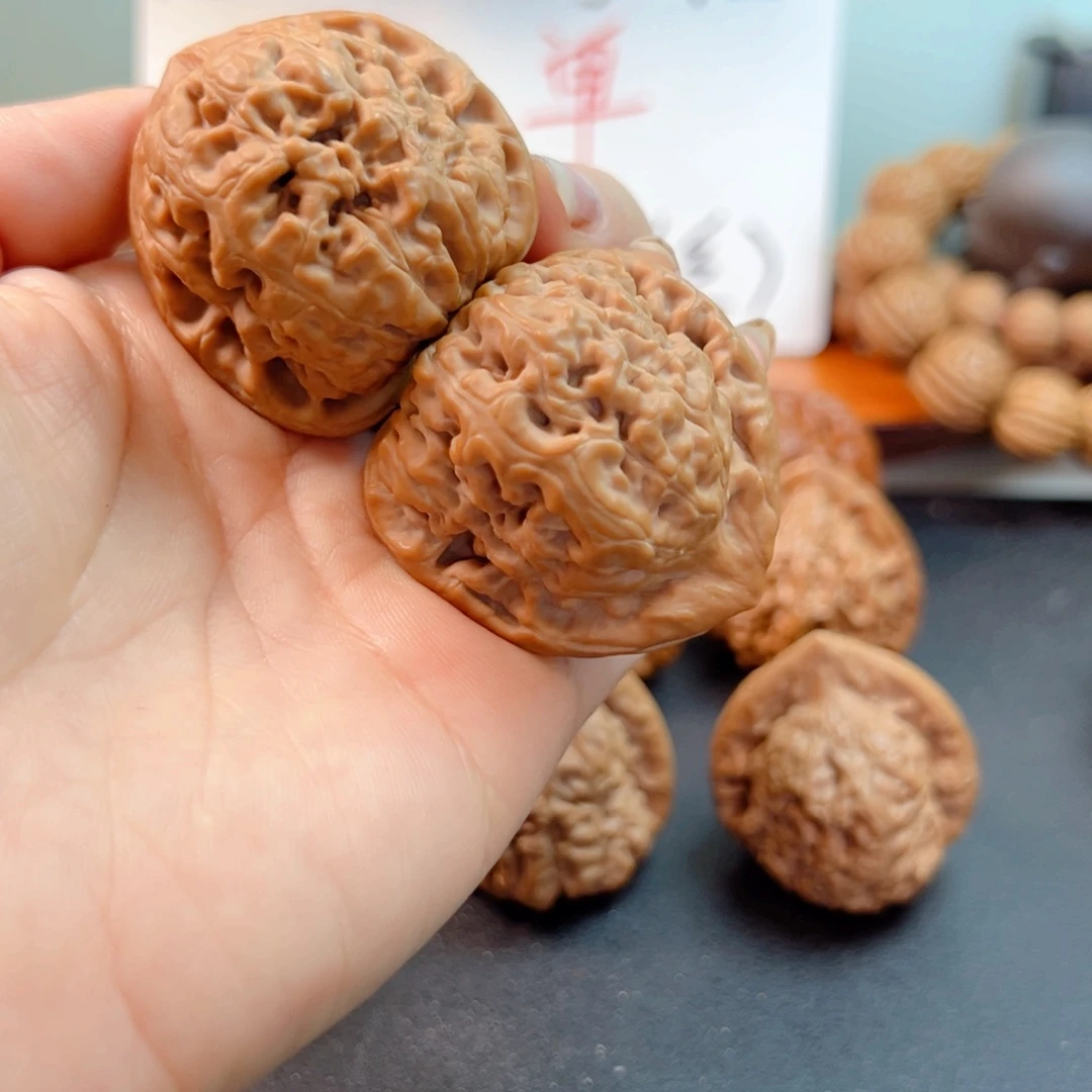 风***起把件文玩核桃金字塔手把件