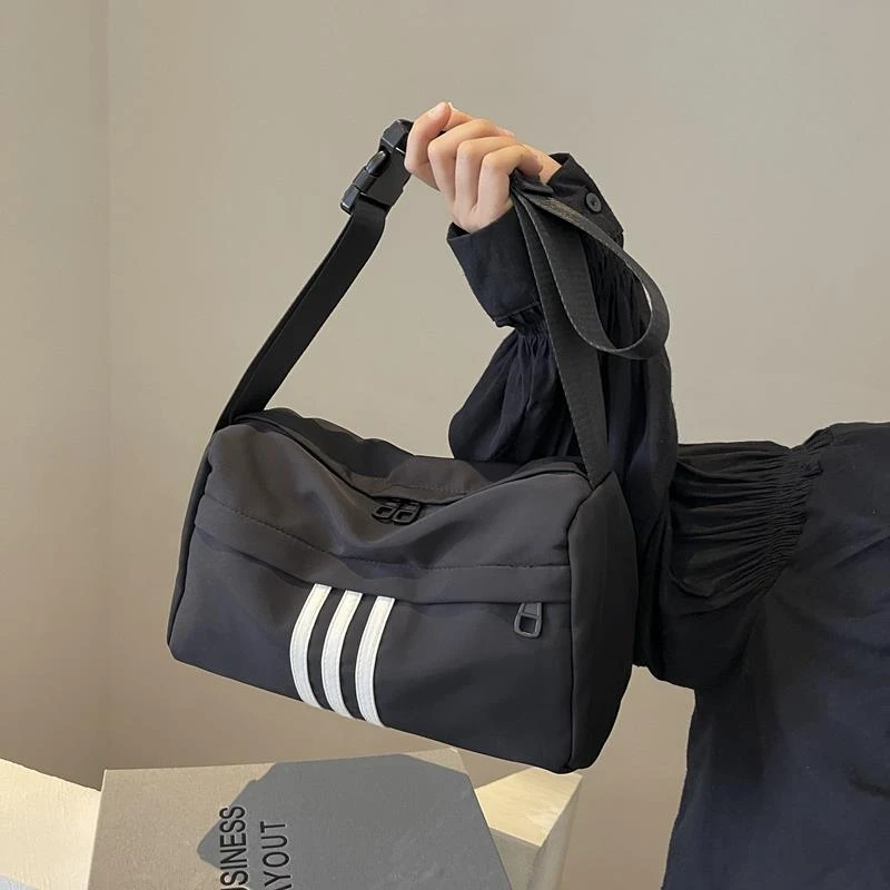 范哲萨休闲大容量牛津布包包女2025新款夏季超火健身包运动包单肩