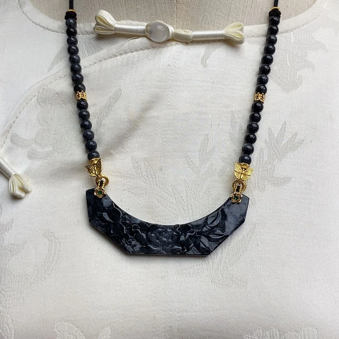 翡翠颈饰未镶嵌小****?天然