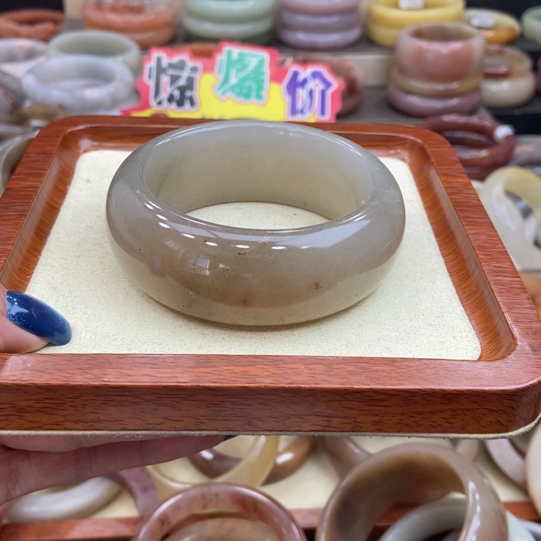 石英质玉手镯未镶嵌