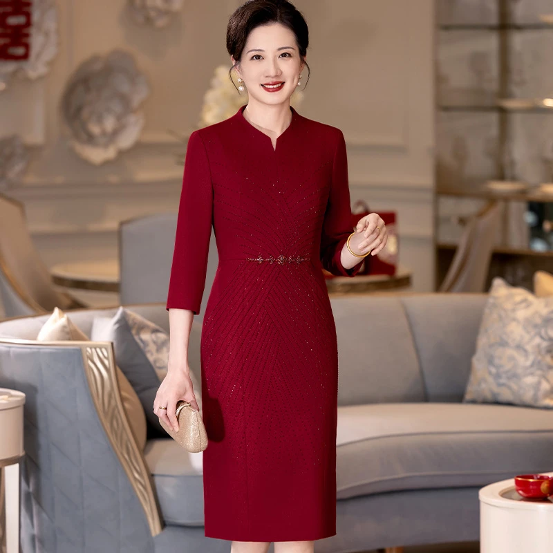 喜妈妈酒红色新款婚宴礼服2025春季高贵洋气高端喜婆婆敬酒连衣裙