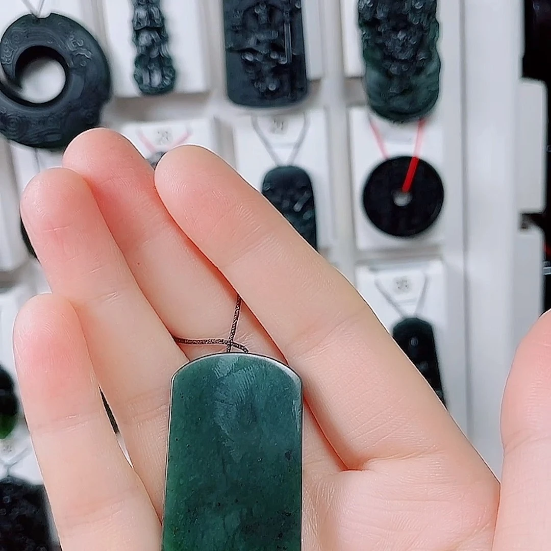 *****蛇纹石玉未镶嵌颈饰