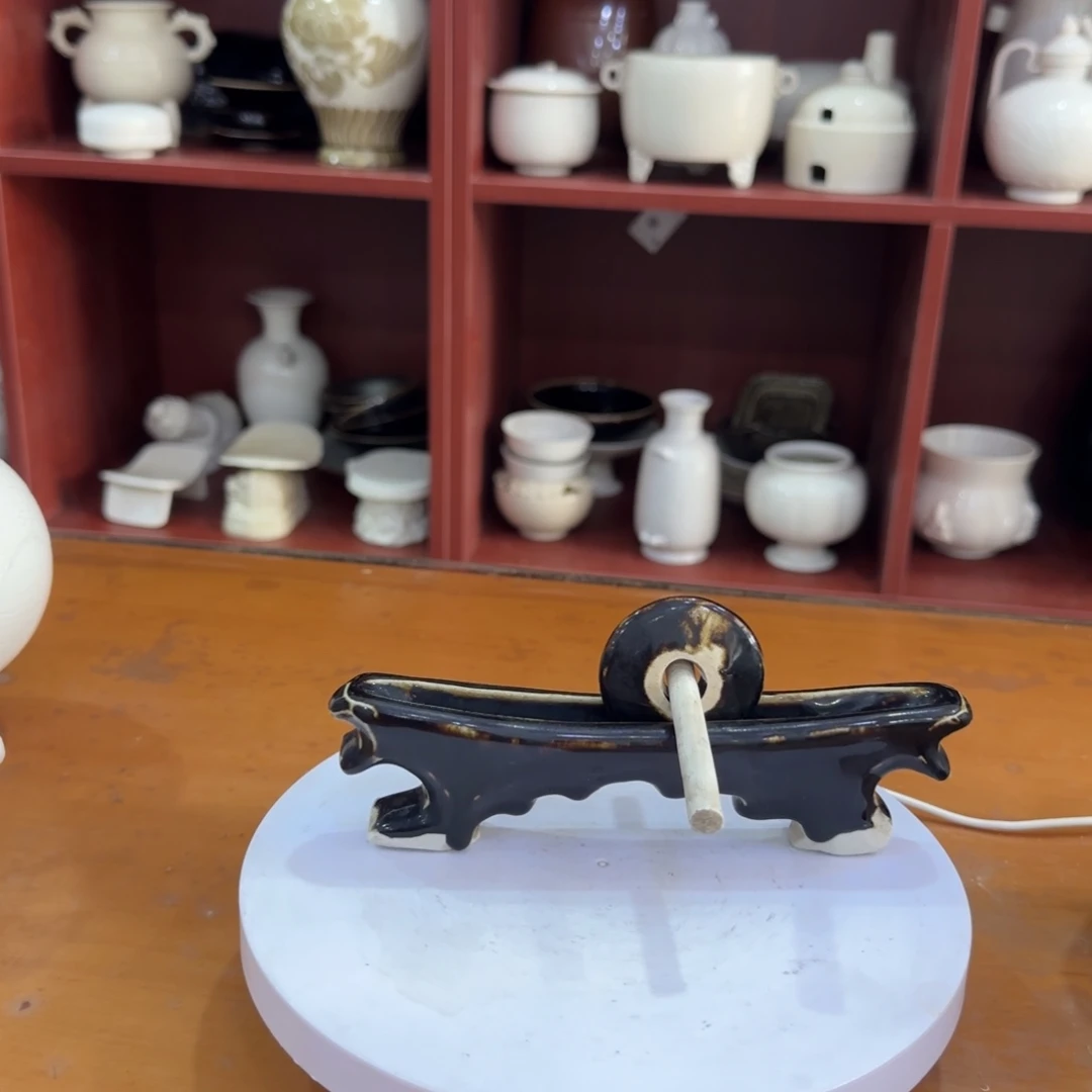 明***人摆件定窑黑釉茶碾