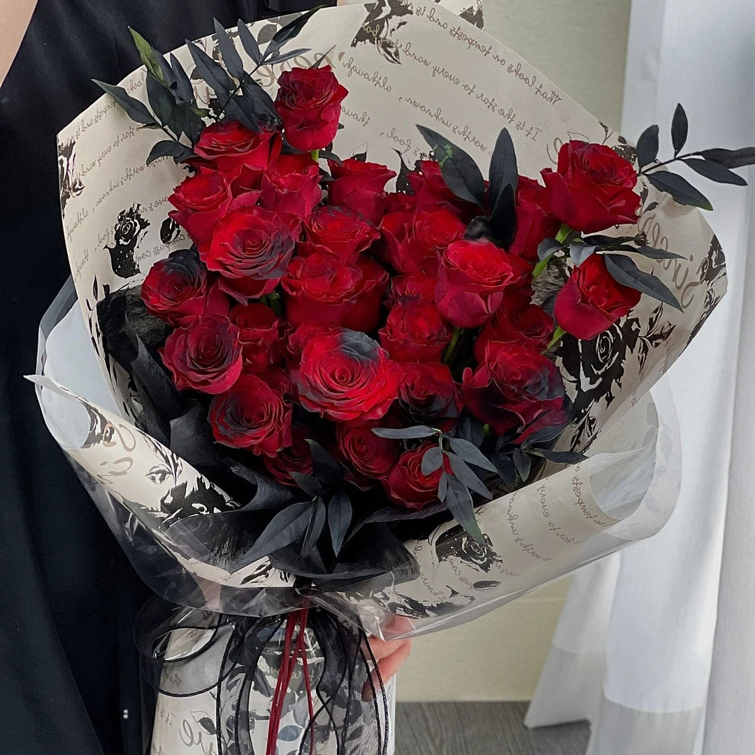 【爱在此刻】33朵红玫瑰花九星叶喷色混搭花束送爱人女朋友老婆生日鲜花花店送花上门