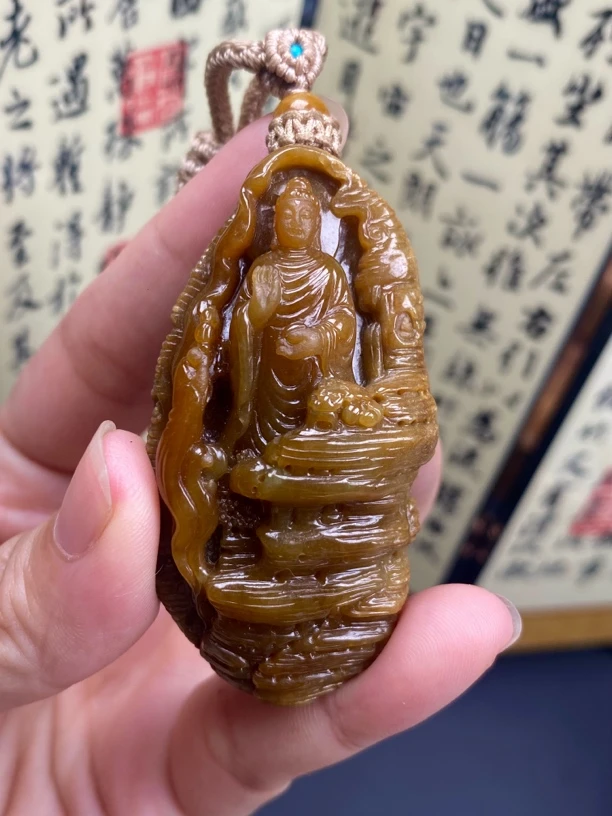 缅玉黄色带皮巧雕