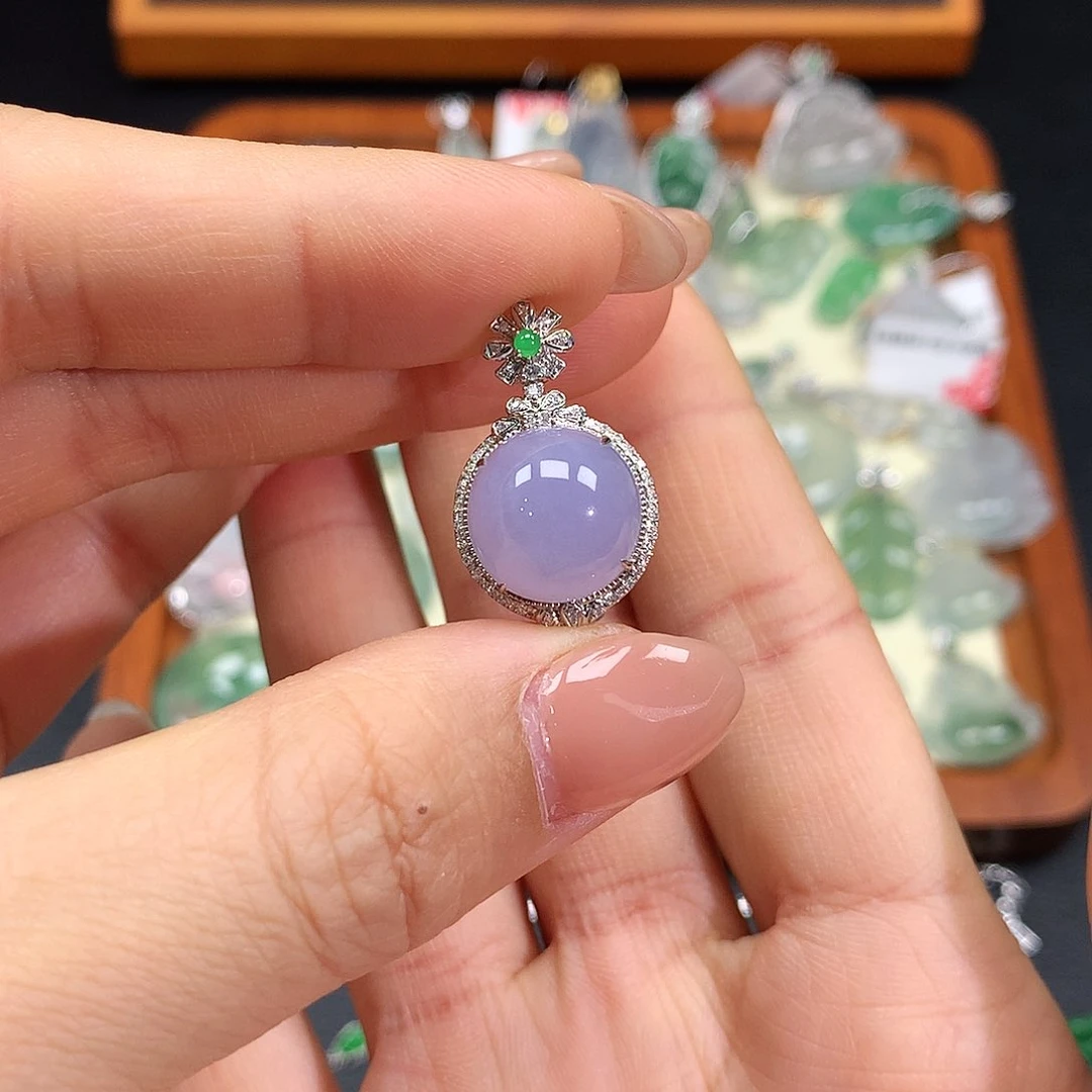 翡翠18K金镶嵌颈饰翡翠