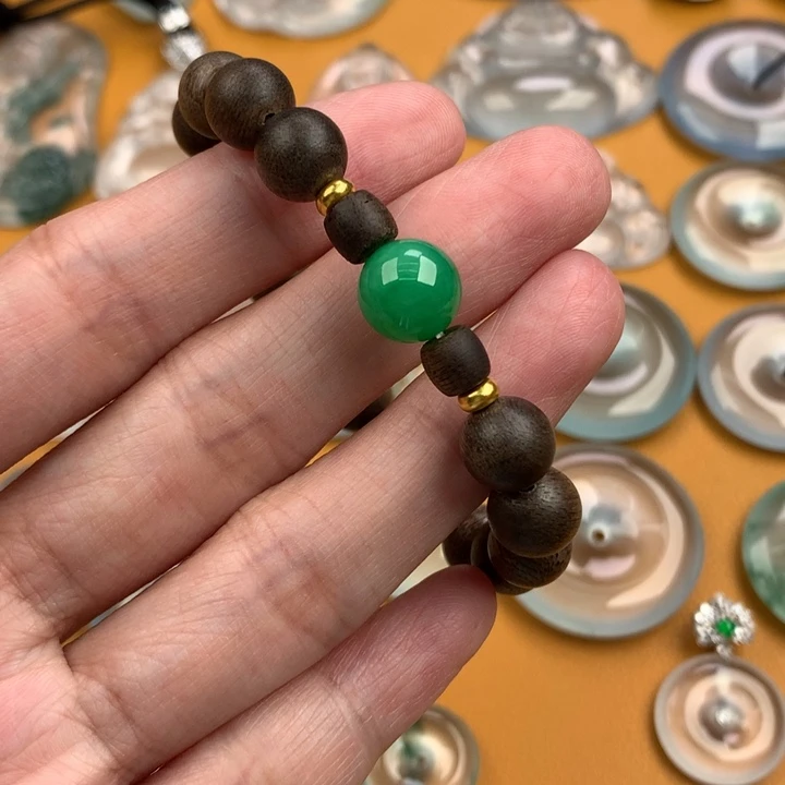 颈饰未镶嵌翡翠…..