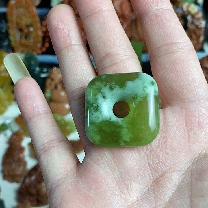 未镶嵌蛇纹石玉颈饰