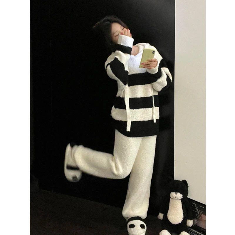 韩系休闲慵懒半边绒睡衣女秋冬新款条纹连帽长袖可外穿家居服套装