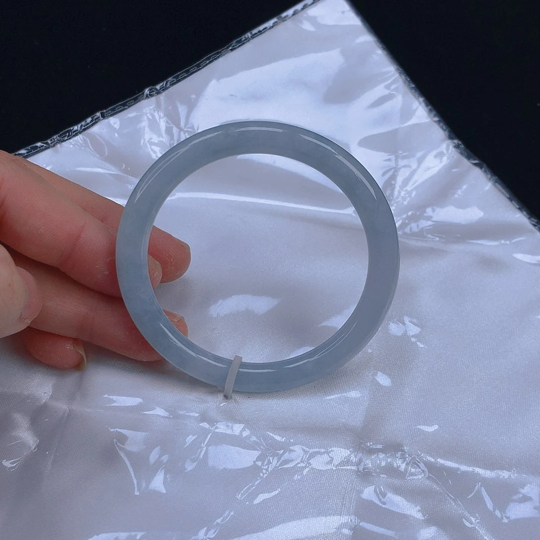 翡翠手镯未镶嵌翡翠