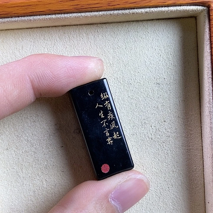 向***花和田玉未镶嵌颈饰