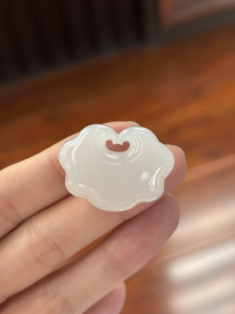 051708WM和田玉青海料如意锁规格：32*24*12多样性发其一