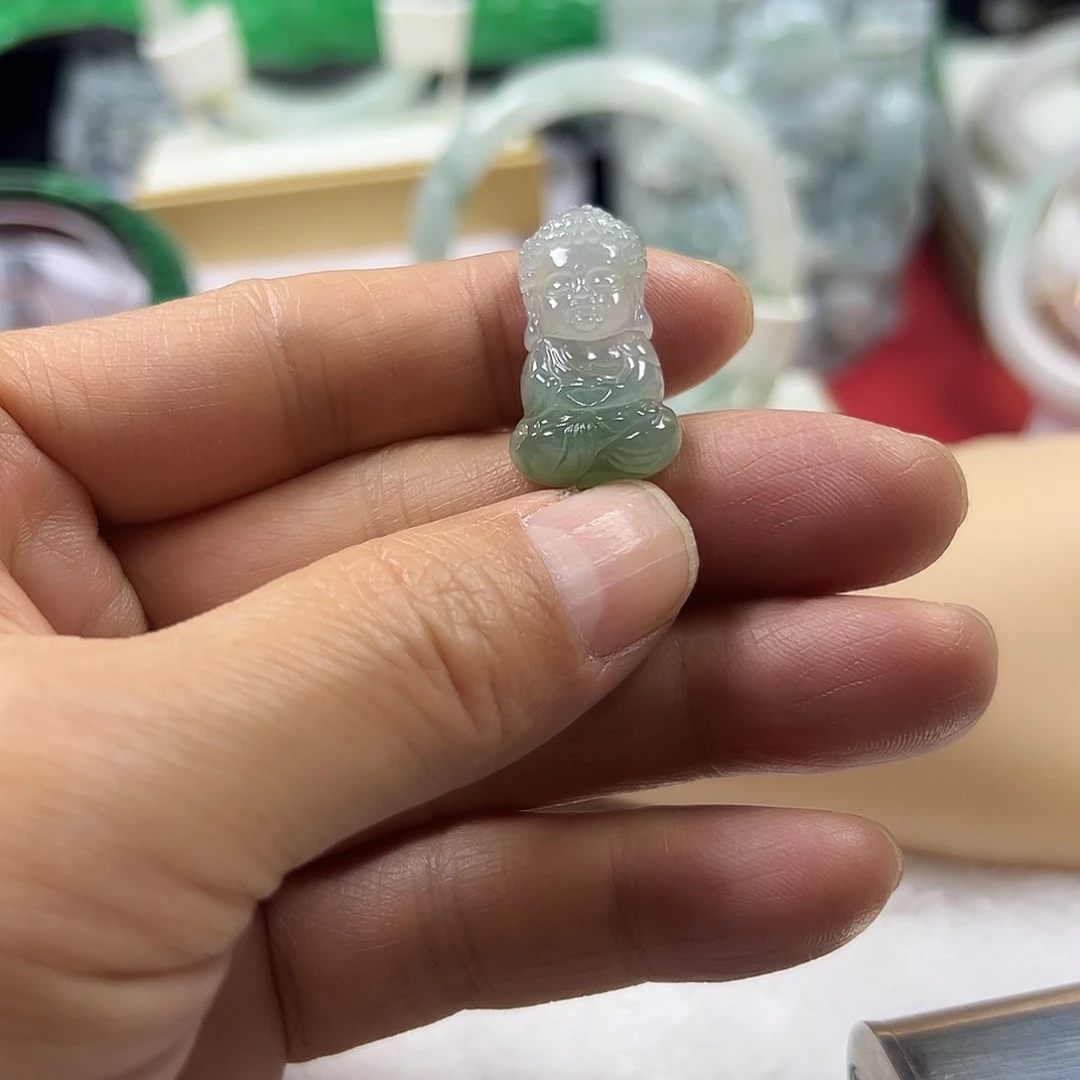 颈饰未镶嵌翡翠缅甸天然A货翡翠宝宝佛
