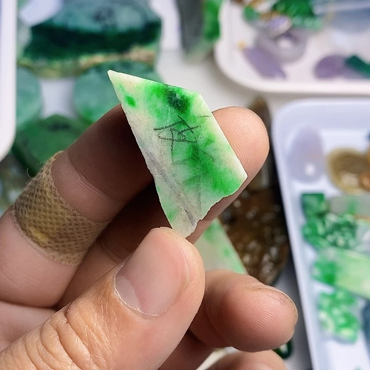 翡翠散珠天然翡翠A货挂件