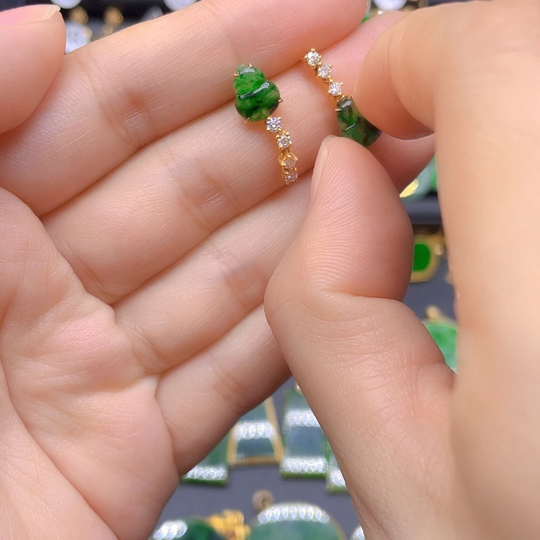 18K金镶嵌翡翠耳饰天然翡翠