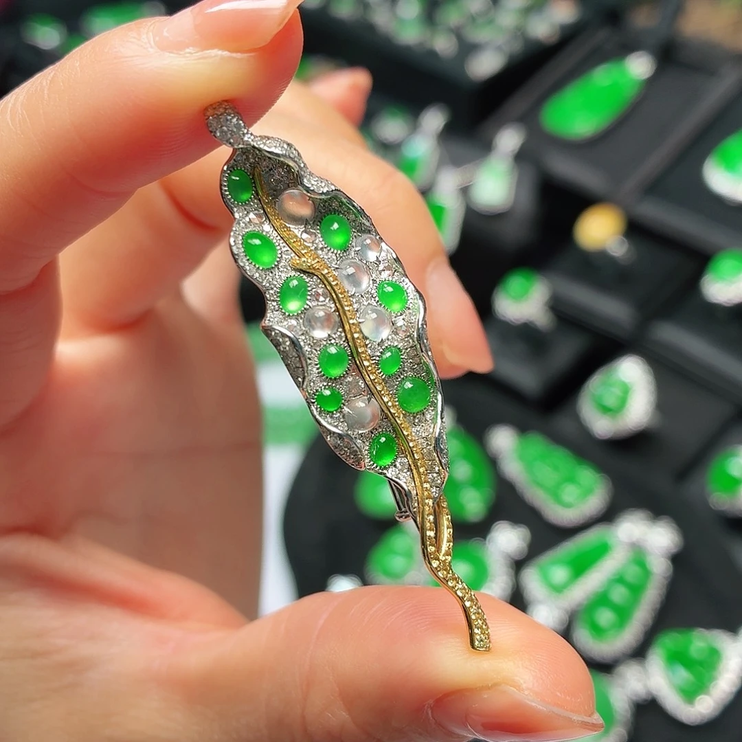 翡翠18K金镶嵌颈饰