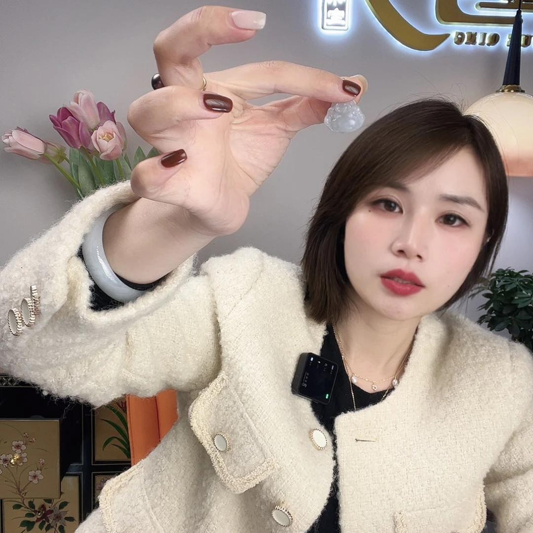 颈饰足银镀金镶嵌翡翠